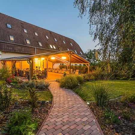Arnyas Panzio Bed & Breakfast *