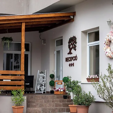 árnyas Panzió Gödöllő