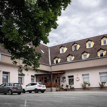 árnyas Panzió 3* Gödöllő