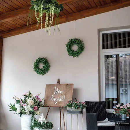 árnyas Panzió Alojamento de Acomodação e Pequeno-almoço 3*